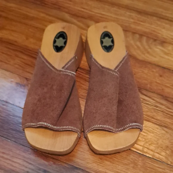⌛️ Suede Clogs 2/9 - Picture 1 of 8